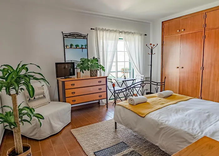 In My House Baleal Bed & Breakfast